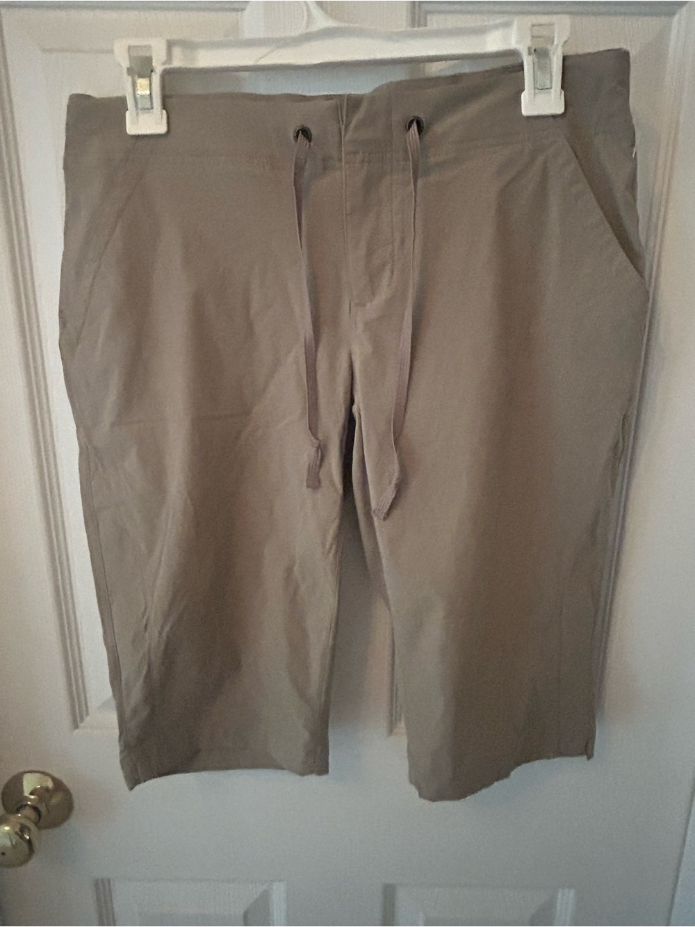 Columbia tan drawstring casual women's shorts